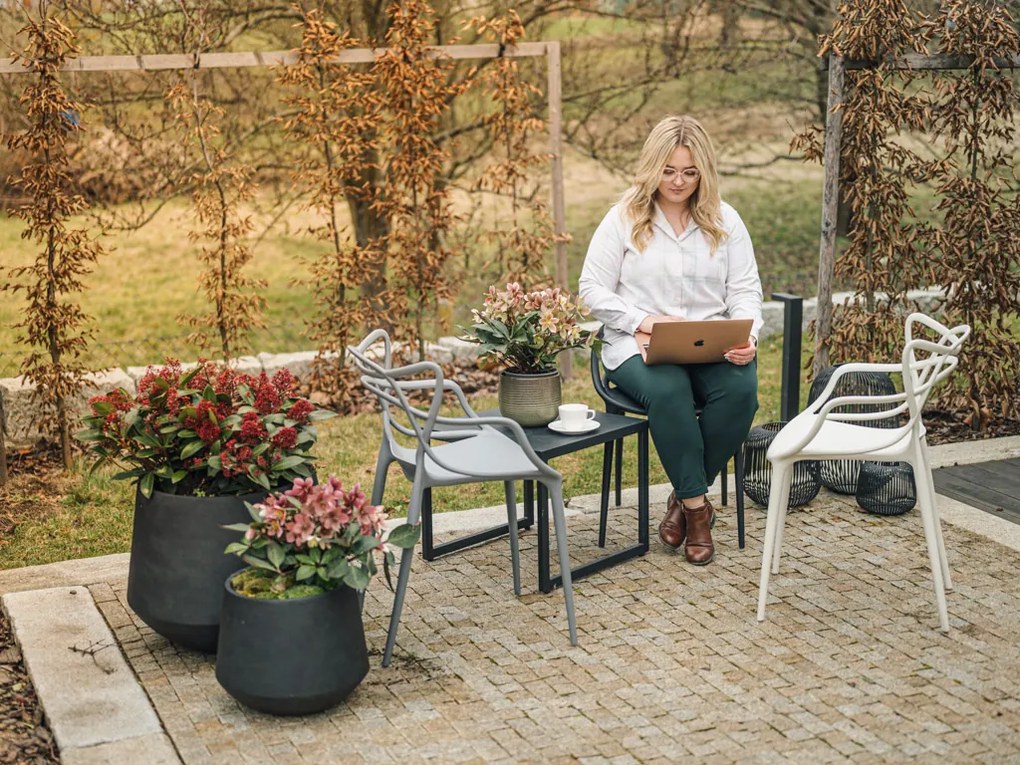 Svetlosivá plastová stolička KATO