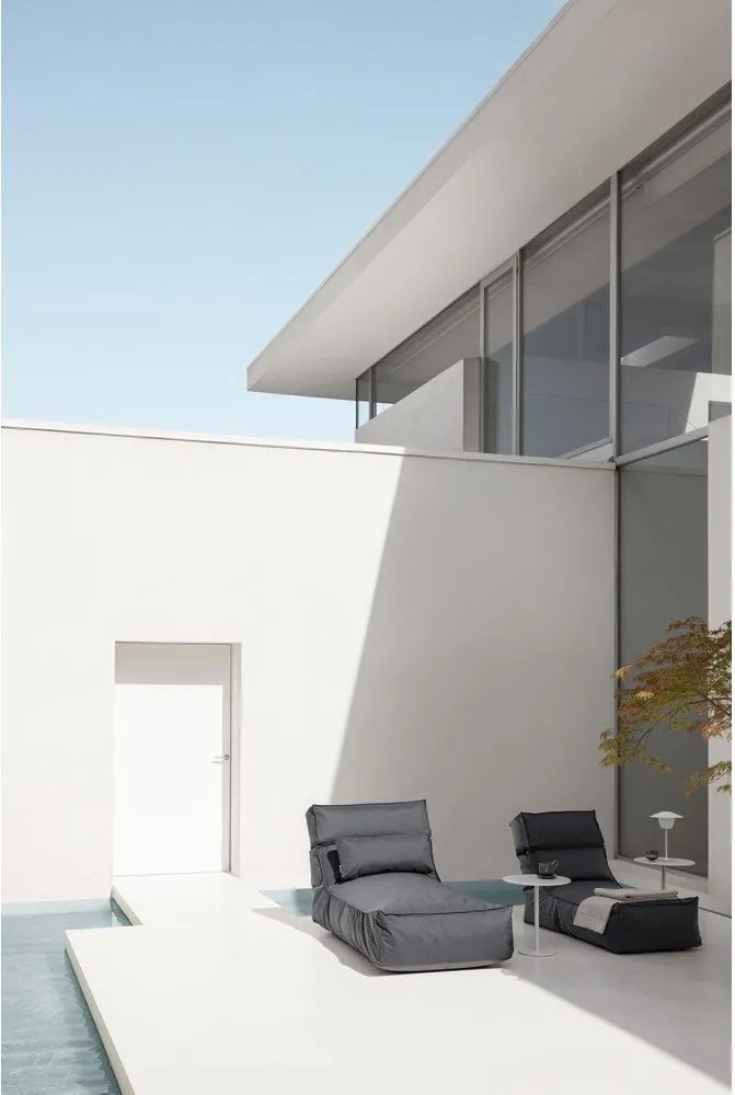 Tmavosivé záhradné ležadlo Blomus Coal