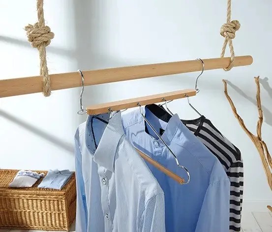 Drevený vešiak na oblečenie, šetrí miesto – nahradí 4 vešiaky