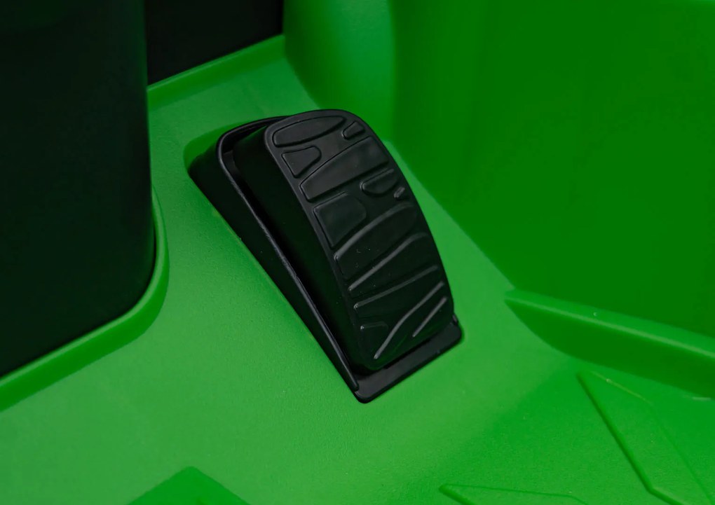 Ramiz Lamborghini Revuelto vozidlo Zelená