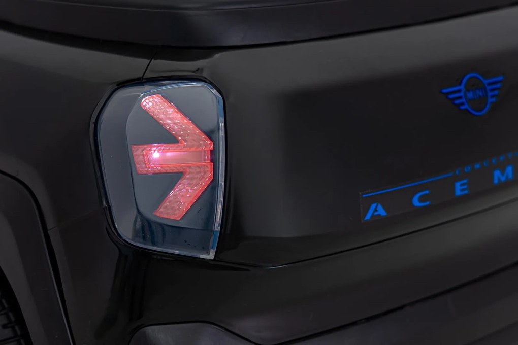 Ramiz Mini Concept Aceman Čierne vozidlo