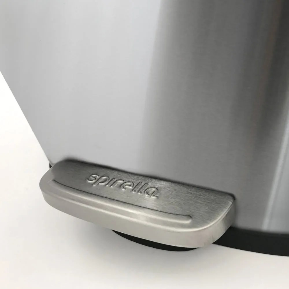 Nášľapný oceľový odpadkový kôš v matne striebornej farbe 50 l Akira – Spirella