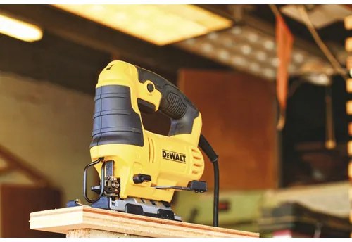 Priamočiara píla DeWalt 650W DWE349-QS
