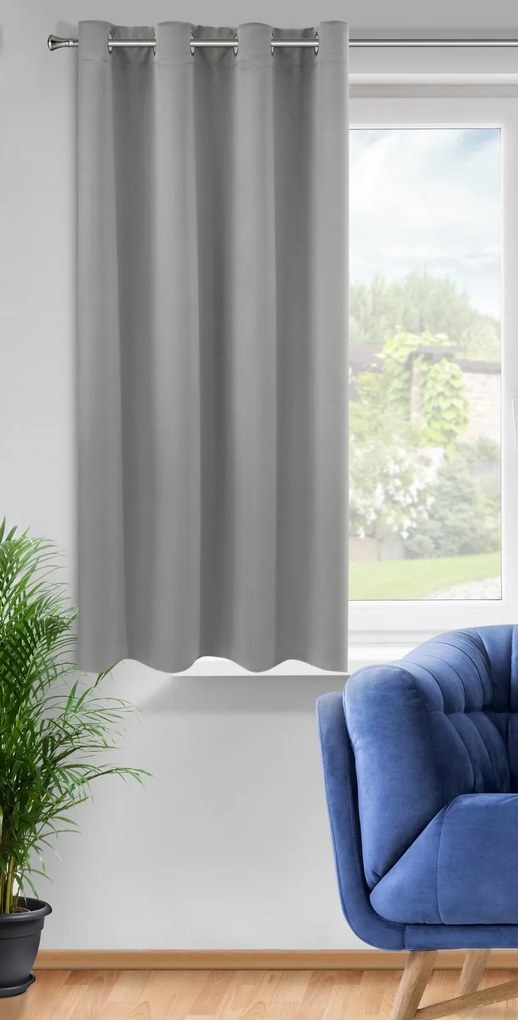 KRÁTKY ZATEMŇOVACÍ ZÁVES NA KRÚŽKOCH LOGAN 140X175 CM STRIEBORNÁ