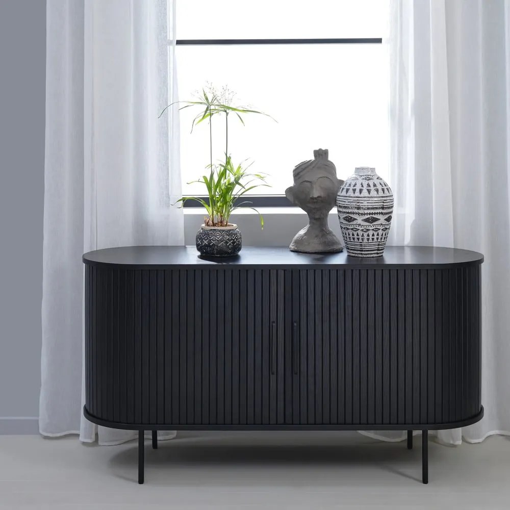 Čierna nízka komoda v dekore duba s posuvnými dverami 140x76 cm Nola – Unique Furniture