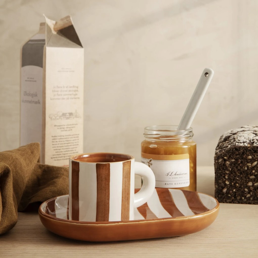 Ferm Living Kameninová šálka s podšálkou Milu Terracotta