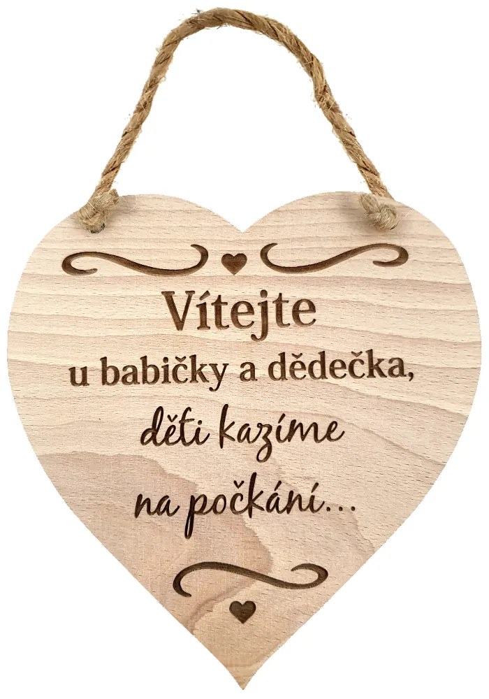 AMADEA Drevené srdce s textom Vitajte u babičky a deduška, deti.., masívne drevo, 16 x 15 cm
