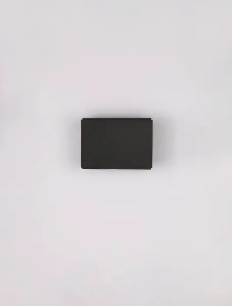 Minimalistické nastenné svietidlo Oti Čierna