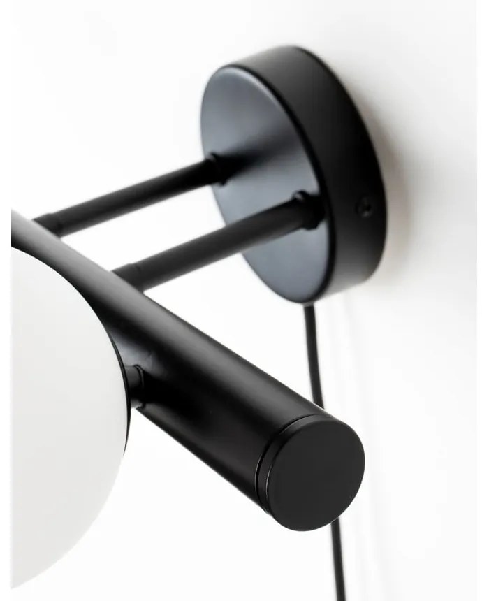 Čierno-biele nástenné svietidlo Monica – White Label