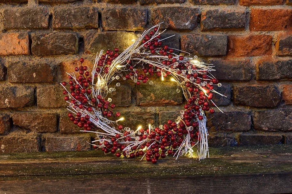 DECOLED Věnec z červených bobulek, průměr 40 cm