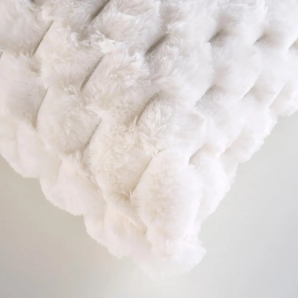 Dekoračný vankúš z umelej kožušiny 45x45 cm Frosty – douceur d'intérieur