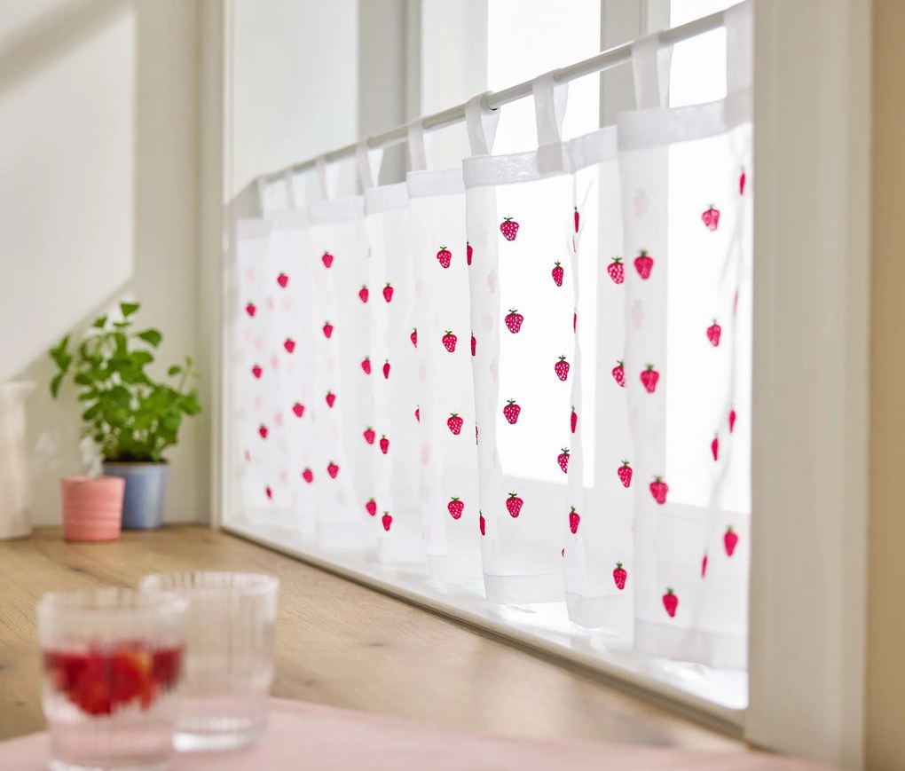 Krátka záclona s výšivkou