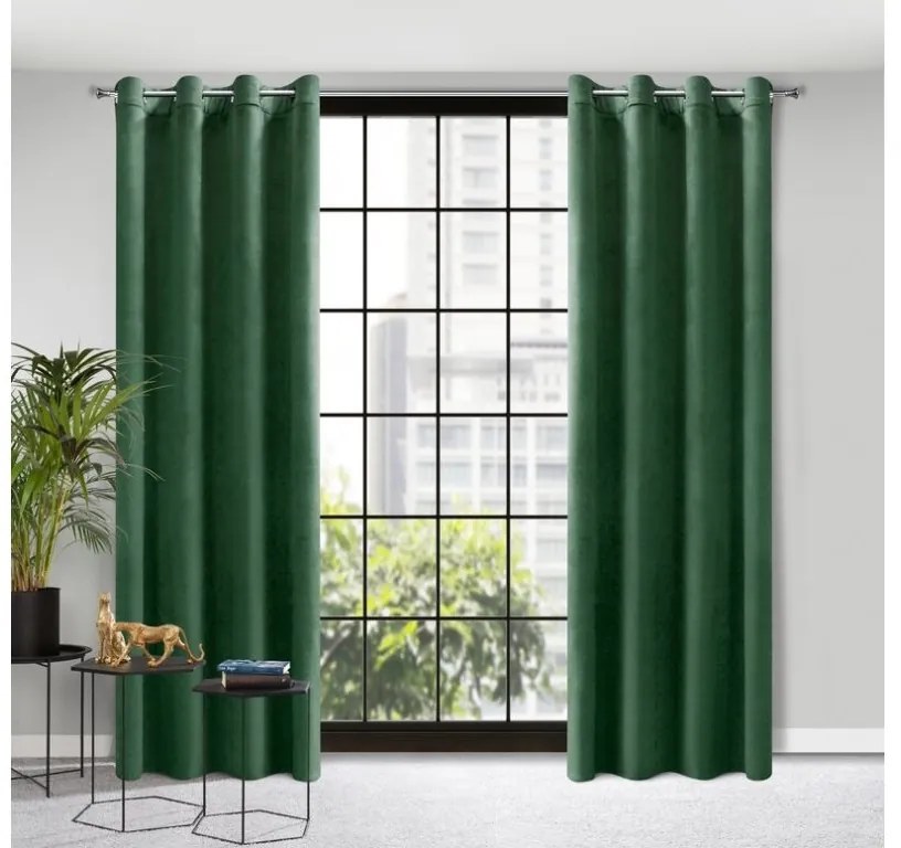 DECOREUM  Jednofarebný zamatový záves 140 cm x 250 cm zelená 100 % polyester 121018