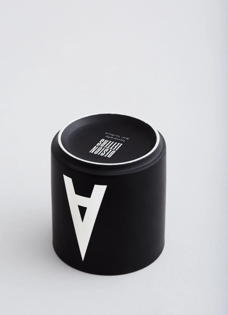 DESIGN LETTERS Porcelánový hrnček/dózička Letters Black 300 ml W
