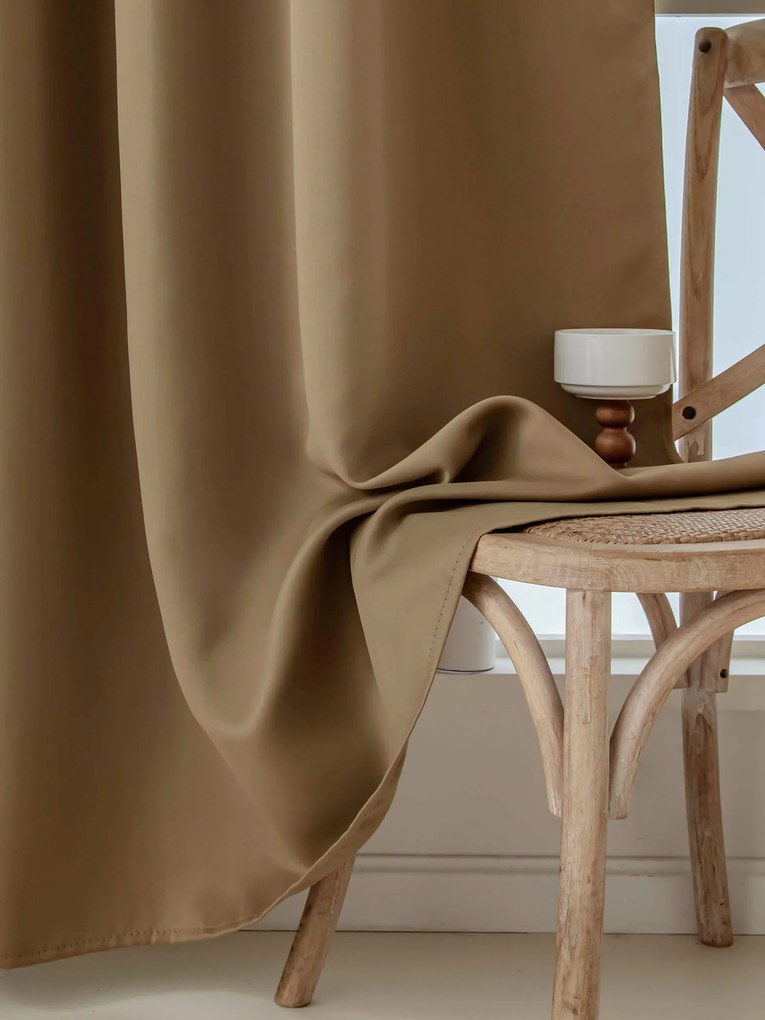 Blackout závesy Elias hnedá – 140 × 280 cm (2 ks) - riasiaca stuha