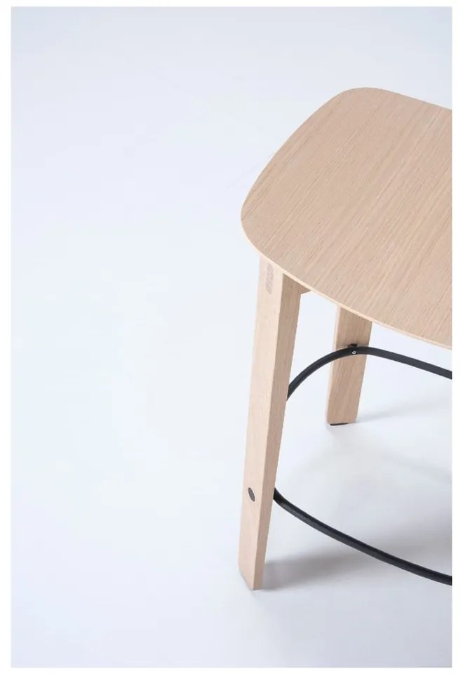 Barová stolička z dubového dreva v prírodnej farbe (výška sedadla 65 cm) Nora – Gazzda