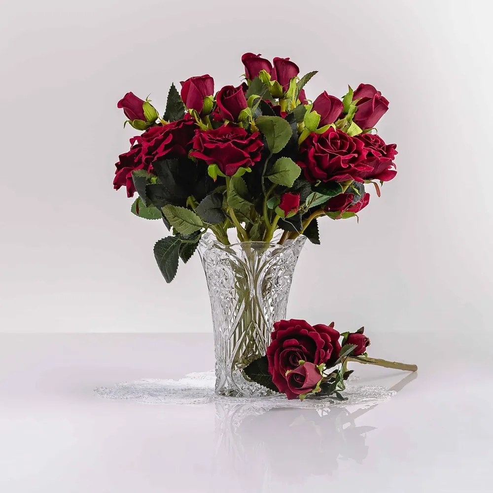 Umelá zamatová ruža VANESA bordová. Cena uvedená za 1 kus.
