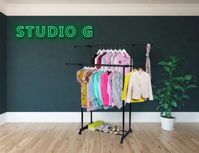 Vešiakový stojan na kolieskach DARA čierny