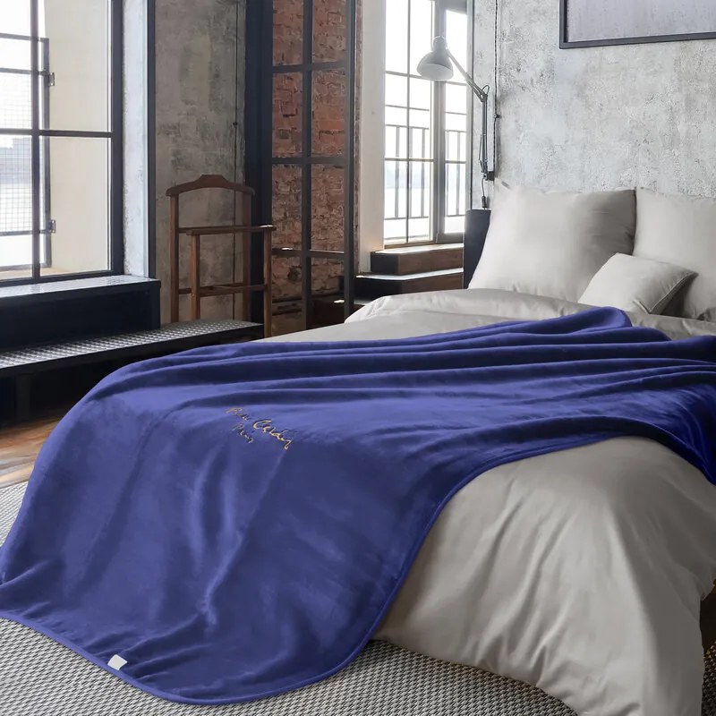 Dekorstudio Luxusná deka PIERRE CARDIN 220x240cm - granátovomodrá