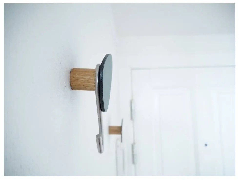 Sivozelený nástenný oceľový háčik Dot S Nupo – LIND DNA