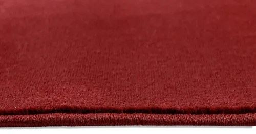 Koberce Breno Behúň SOLID 99/CCC, šíře role 100 cm, červená