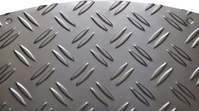 Hamat Nášľapy na schody Hliníkový Steeltred - vonkajšie aj vnútorné - 18x60 polkruh (rozmer vrátane ohybu)