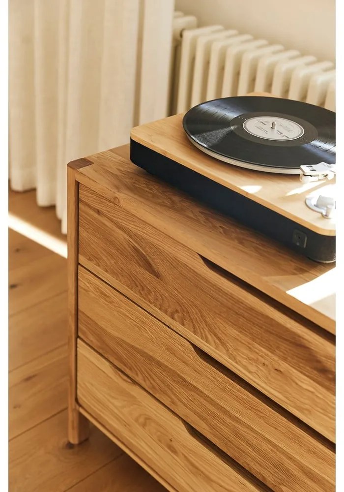 Nízka komoda z dubového dreva v prírodnej farbe 140x64 cm Twig – The Beds