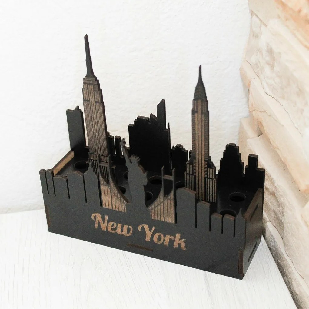 Drevený stojan na perá - New York | DUBLEZ