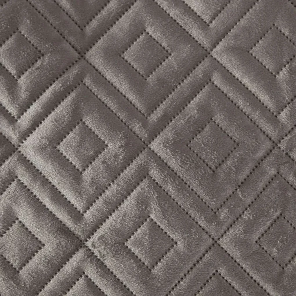 Béžový prešívaný prehoz s geometrickým motívom