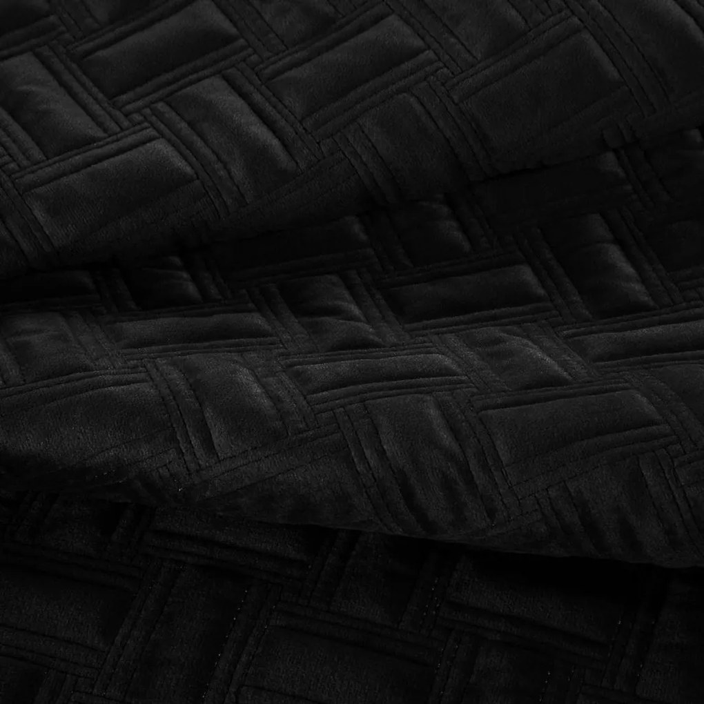 Čierny zamatový prehoz na posteľ v nadčasovom designe