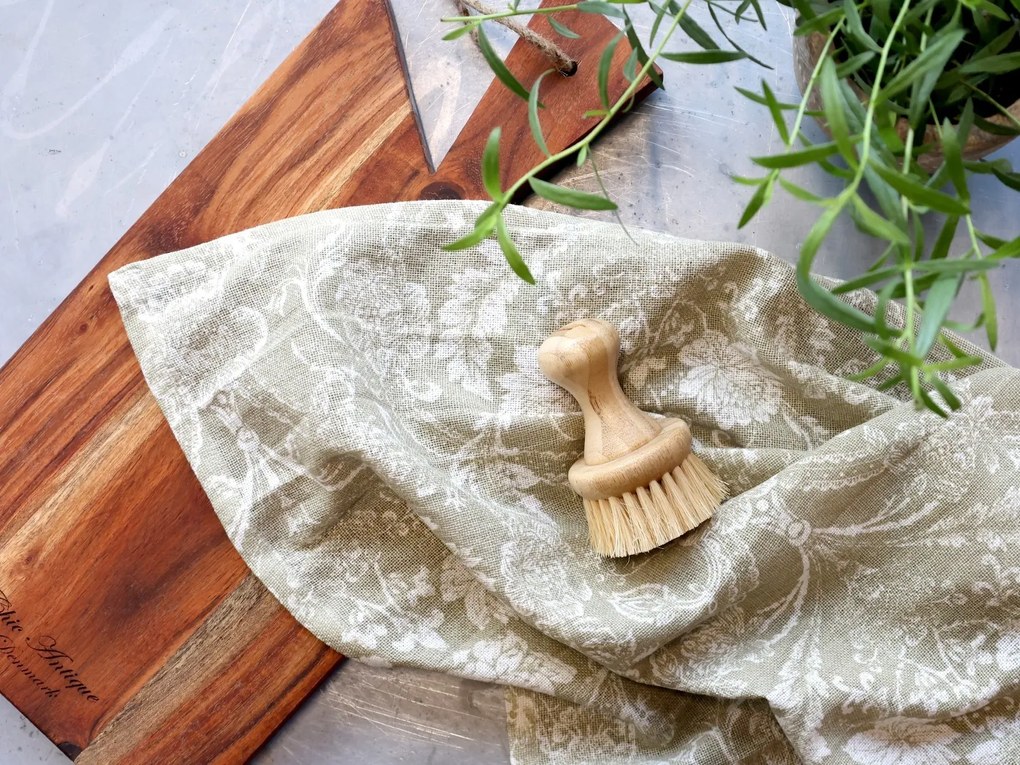 Zeleno-béžová bavlnená utierka s kvetmi Flowre - 50*70 cm