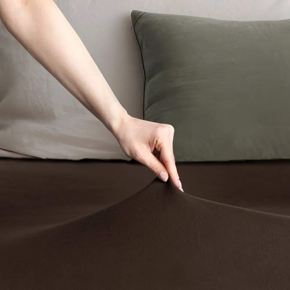 Tmavohnedá napínacia plachta jersey 120x200 cm Amber – Restilo