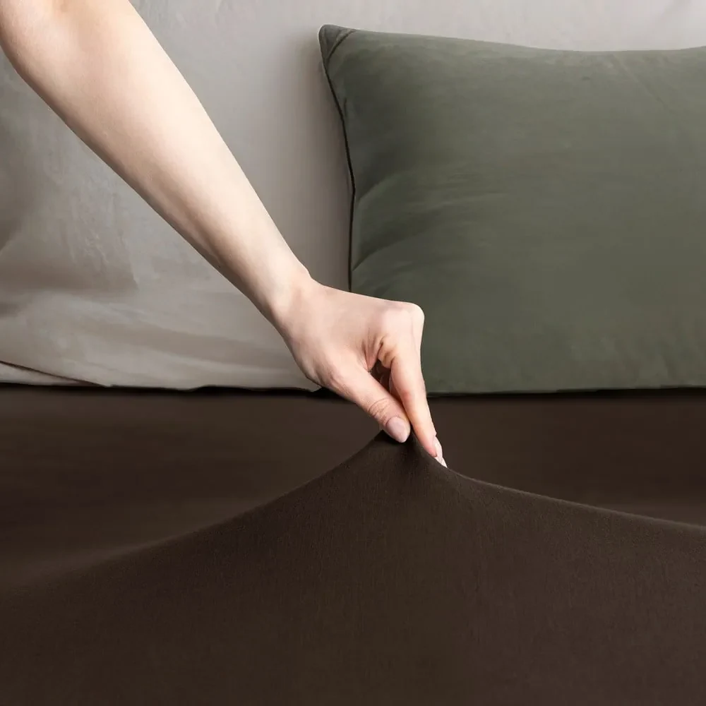 Tmavohnedá napínacia plachta jersey 140x200 cm Amber – Restilo
