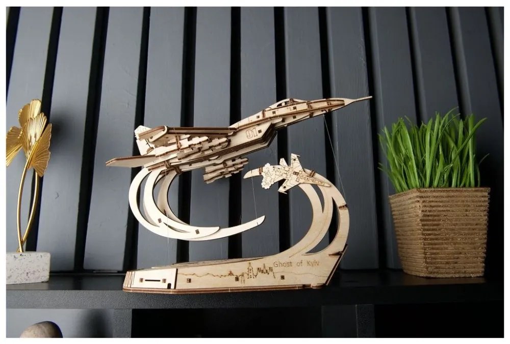 Ugears 3D drevené mechanické puzzle The Ghost of Kyiv