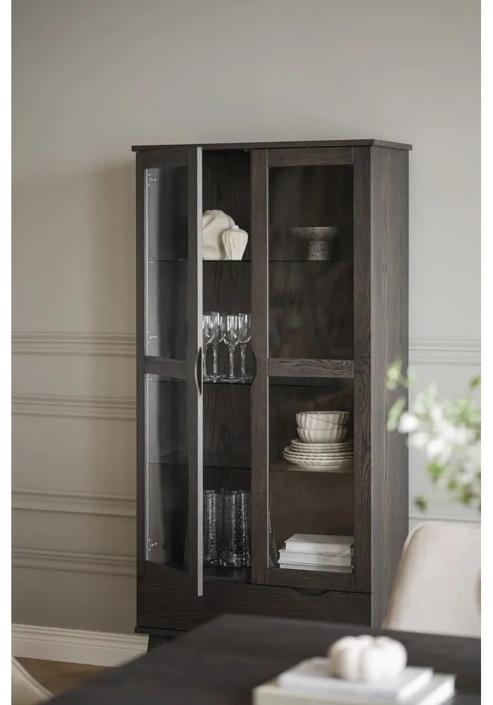 Hnedá vitrína v dekore duba 82x185 cm Filippa – Rowico