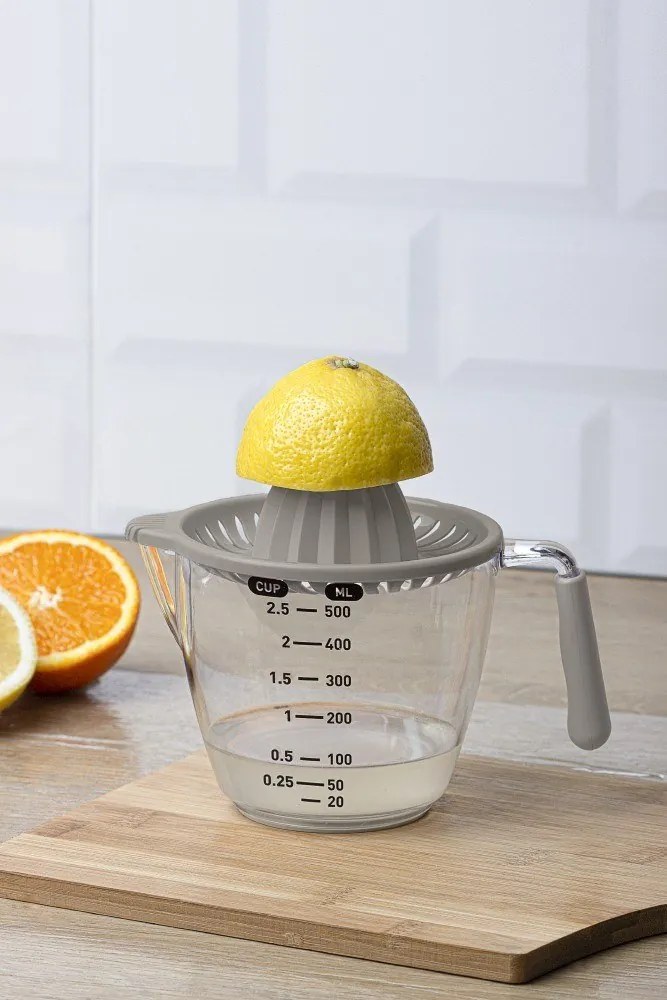 Plastový džbán s odmerkou a odšťavovačom 0,5 l tmavobéžová