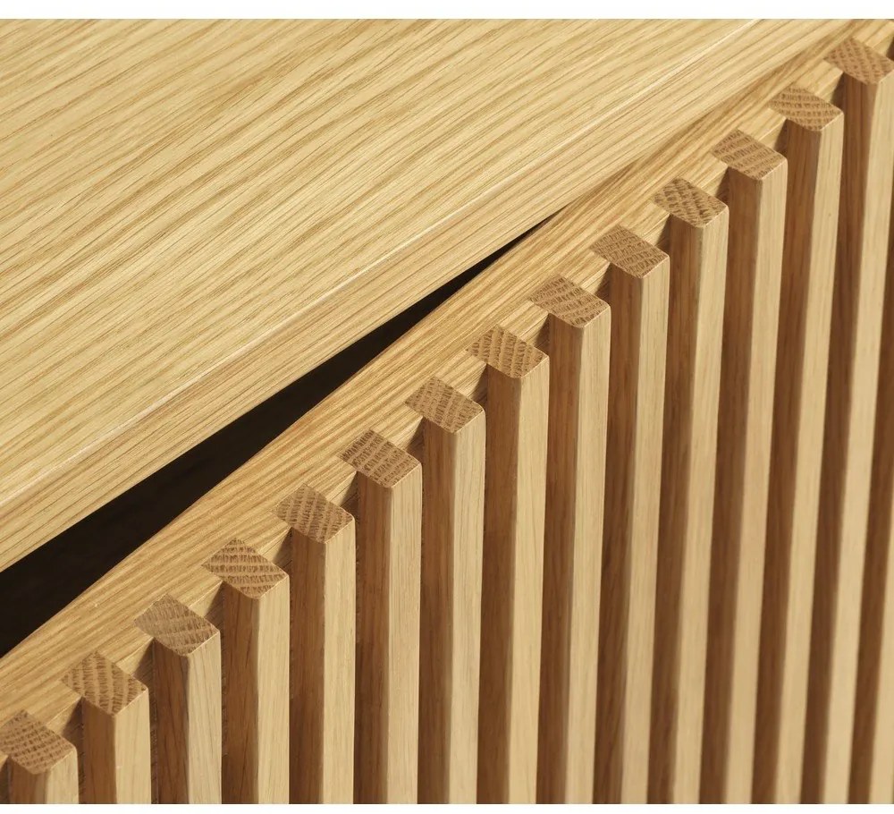 Nízka komoda v dekore duba v prírodnej farbe 143x70 cm Tiber – Unique Furniture