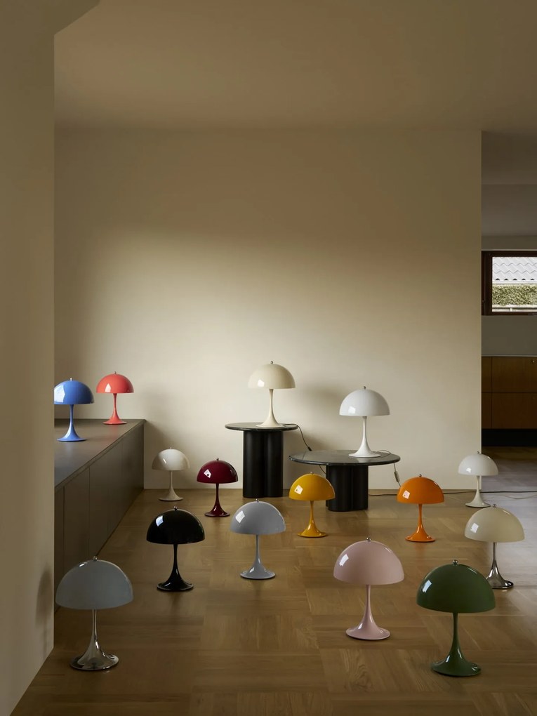 Louis Poulsen Stolní lampa Panthella 320 Opal Beige