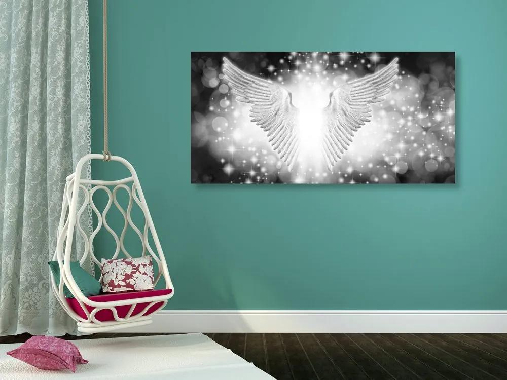 Obraz čiernobiele krídla anjela na abstraktnom pozadí