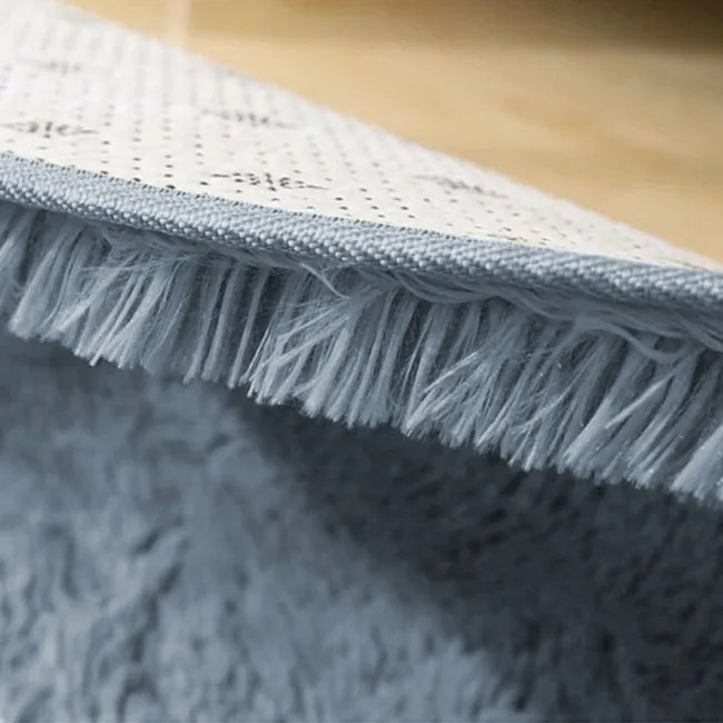 Protišmykový koberec SHAGGY strieborný