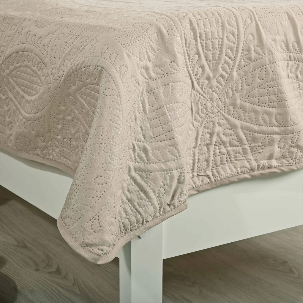 Prehoz na posteľ Lace EMI: 150x210 cm + 1x obliečka 40x40 cm