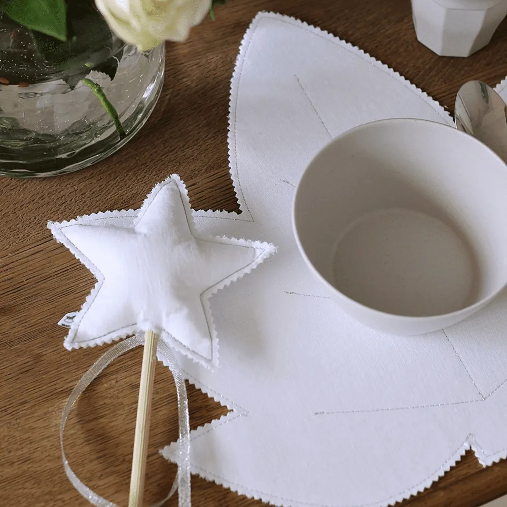 Ľanové prestieranie javorový list biela so striebrom 37x37cm