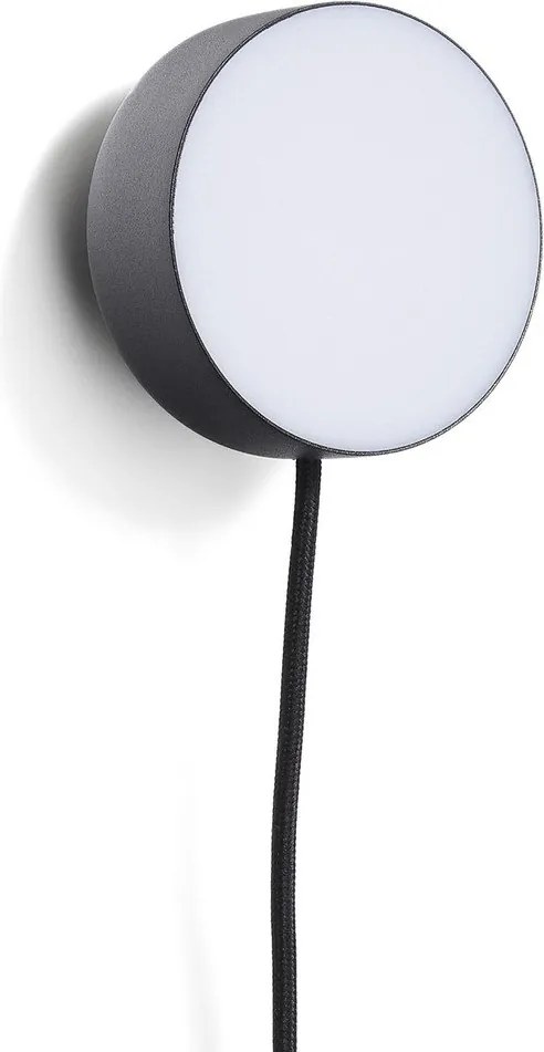 Čierne kovové LED nástenné svietidlo do zásuvky ø 8,5 cm Orey – Kave Home