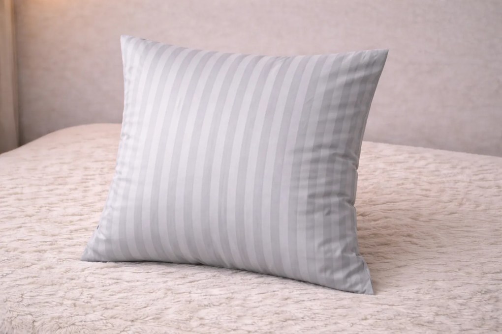 Obliečka na vankúš damašek sivá 40x40 cm – hotelová, nekrčivá, bez žehlenia