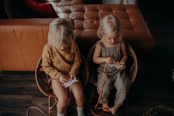 Montessori drevená prepletacia hračka - šteniatko