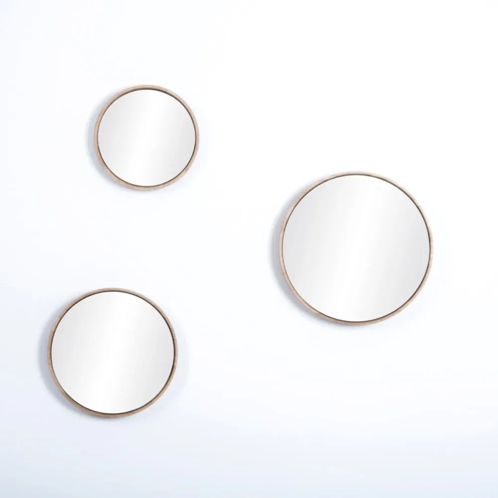 Nástenné zrkadlo s rámom z masívneho dubového dreva Gazzda Look, ⌀ 32 cm