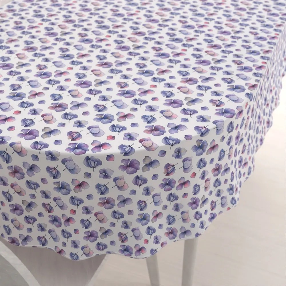 Biante Dekoračný oválny obrus Porto PRT-024 Modré okvetné lístky na bielom 130x220 cm