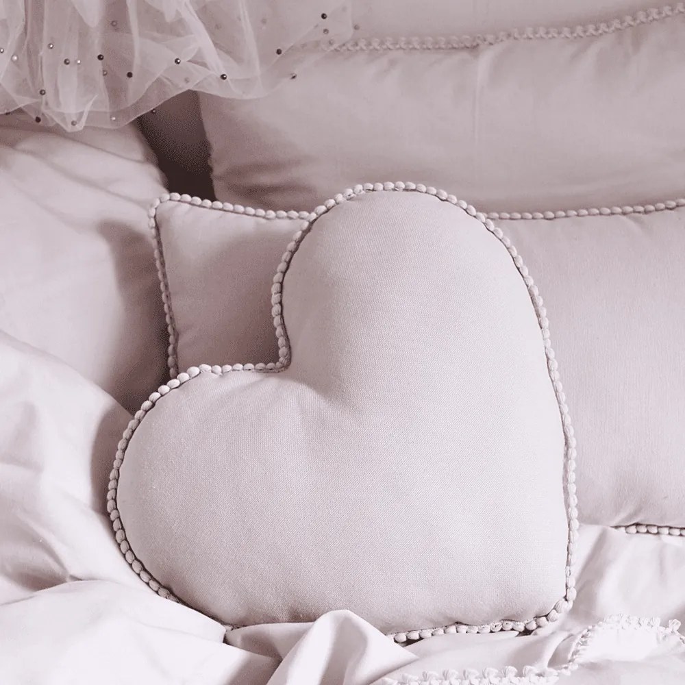 Boho vankúš srdca s bublinkami púdrovo ružová 44 cm