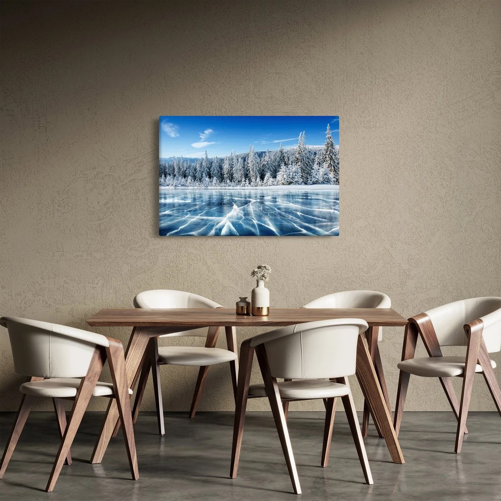 Obraz zamrznutého jazera a zasnežených stromov (90x60 cm)