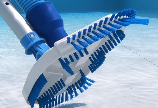 Ručný bazénový vysávač do skimmera aleby vysávačovej trysky